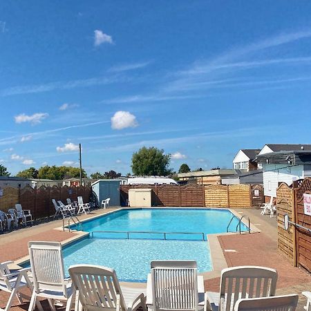 Winchelsea Beach Holiday Home - Pool & Beach Экстерьер фото