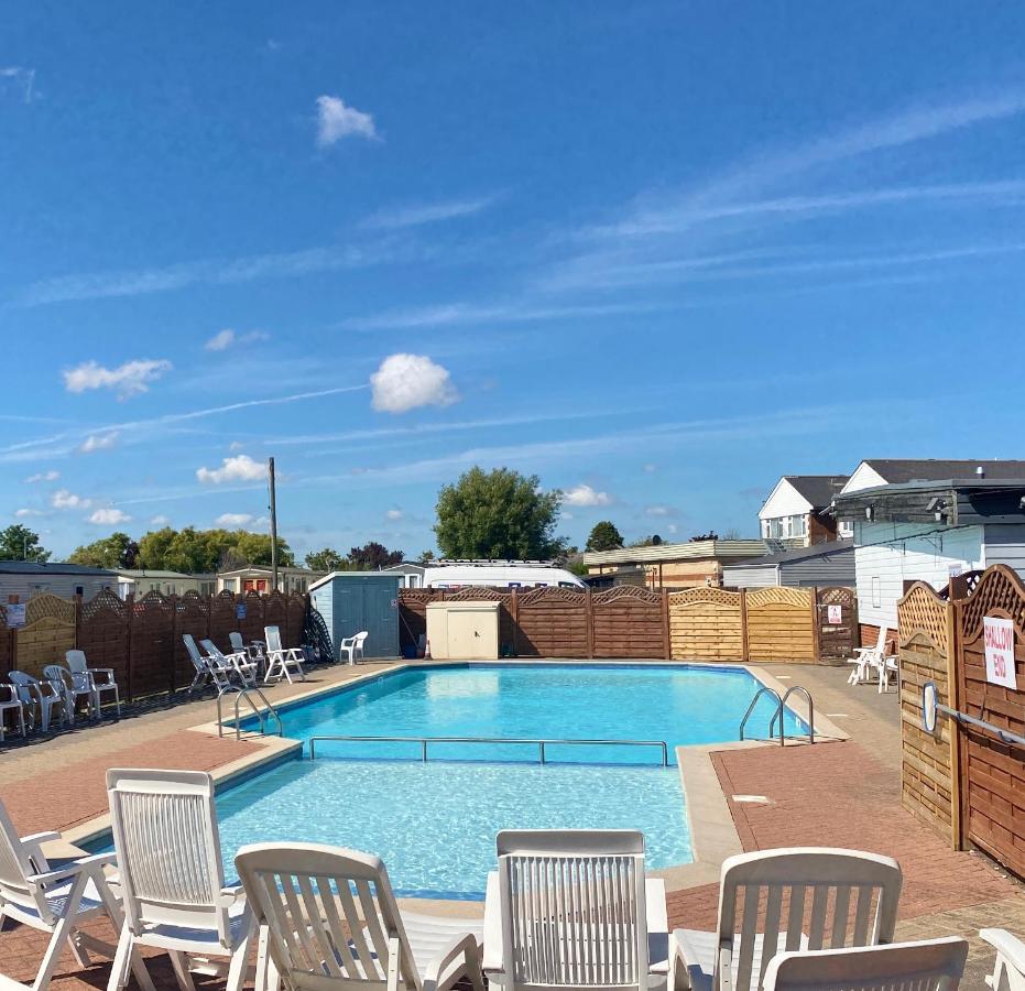 Winchelsea Beach Holiday Home - Pool & Beach Экстерьер фото